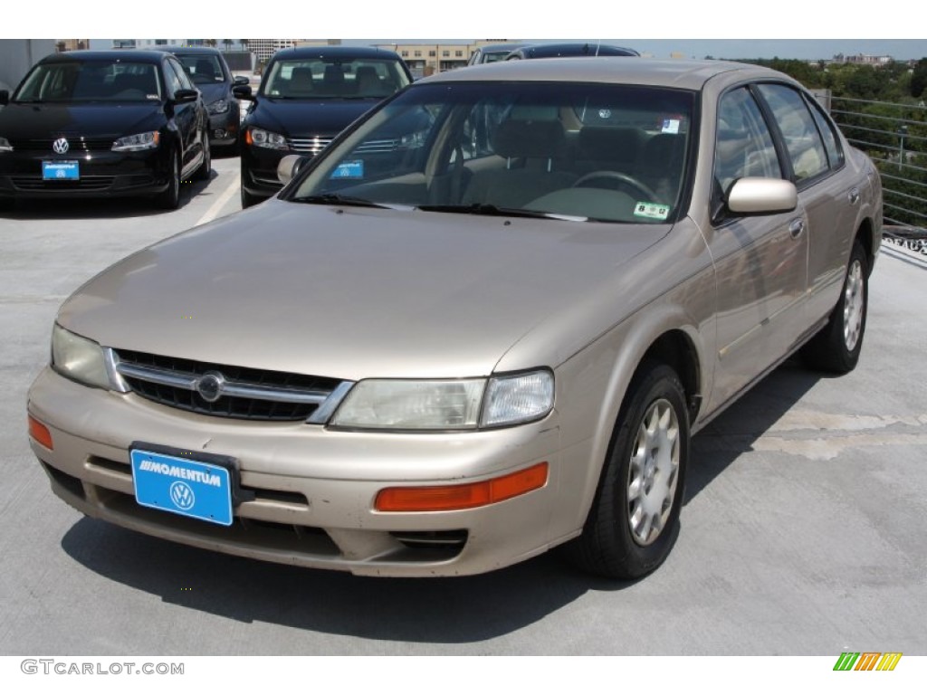 1997 Maxima GXE - Pebble Beige Metallic / Beige photo #3