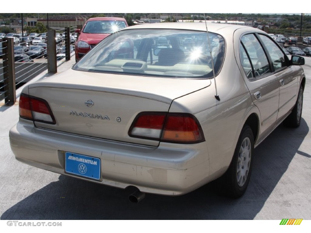 1997 Maxima GXE - Pebble Beige Metallic / Beige photo #5
