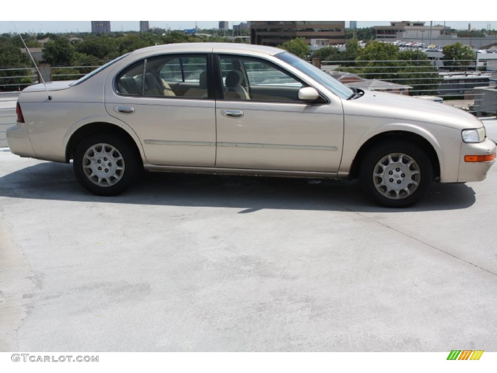 1997 Maxima GXE - Pebble Beige Metallic / Beige photo #6