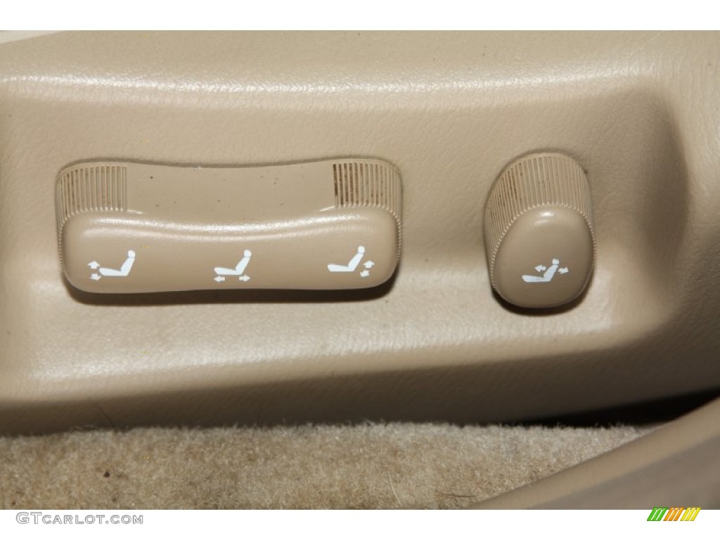 1997 Maxima GXE - Pebble Beige Metallic / Beige photo #17