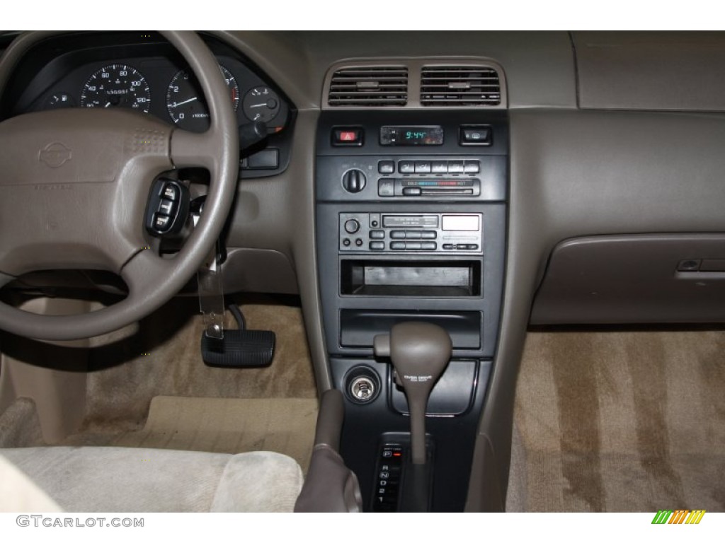 1997 Maxima GXE - Pebble Beige Metallic / Beige photo #21