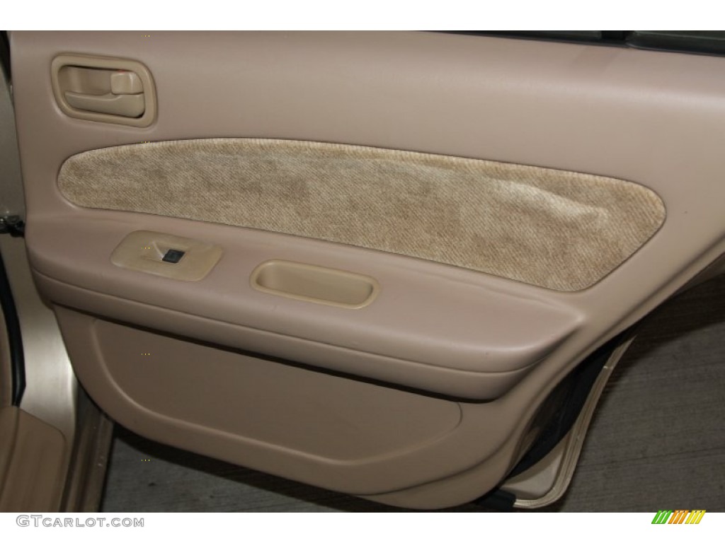 1997 Maxima GXE - Pebble Beige Metallic / Beige photo #24