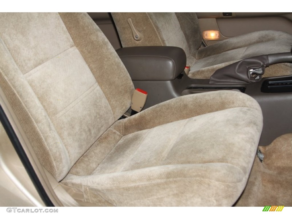 1997 Maxima GXE - Pebble Beige Metallic / Beige photo #28