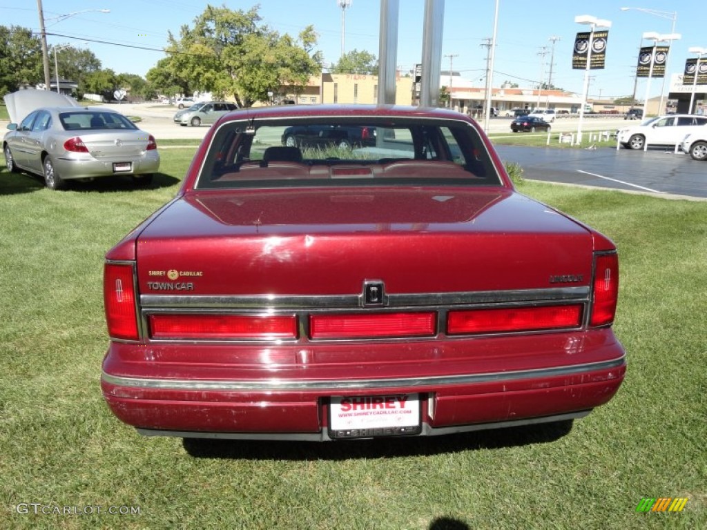 1996 Town Car Cartier - Cordovan Metallic / Dark Red photo #5