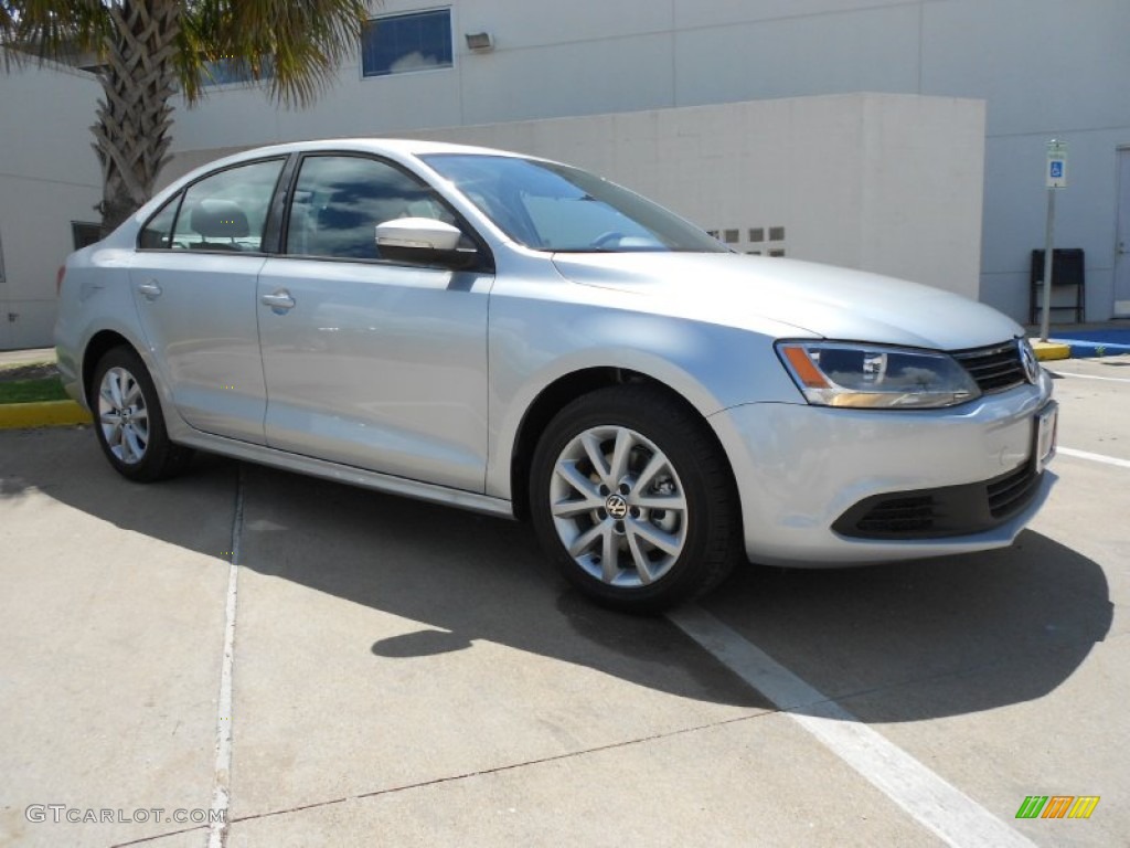 2013 Jetta SE Sedan - Reflex Silver Metallic / Titan Black photo #1