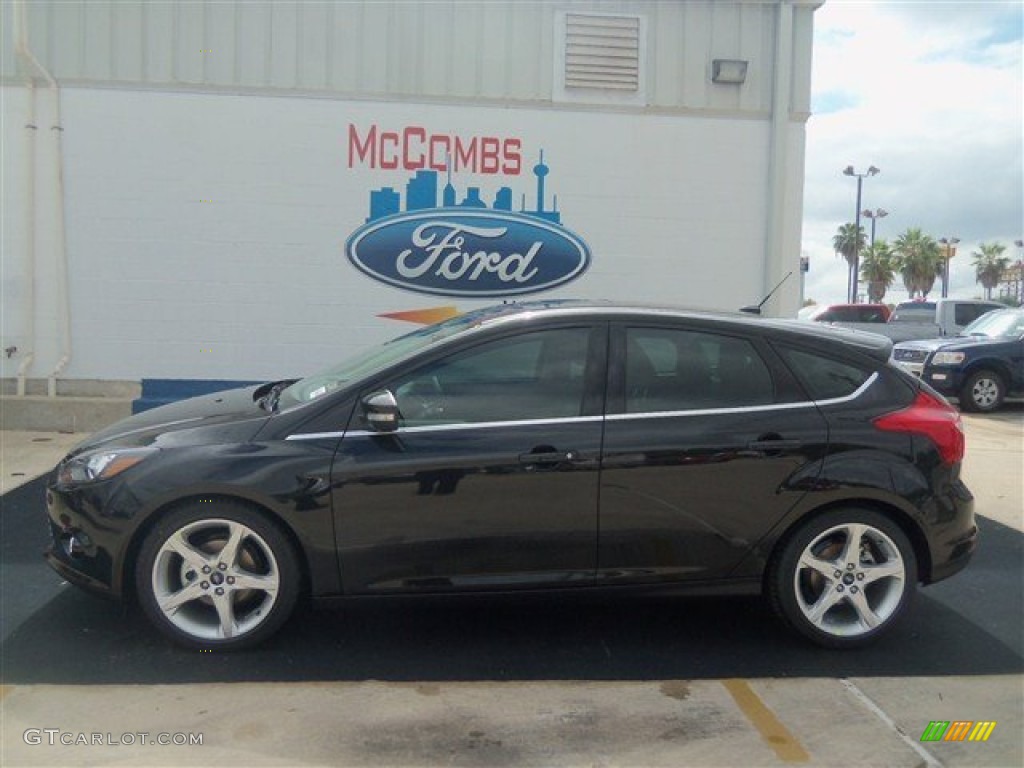 2013 Focus Titanium Hatchback - Tuxedo Black / Charcoal Black photo #2