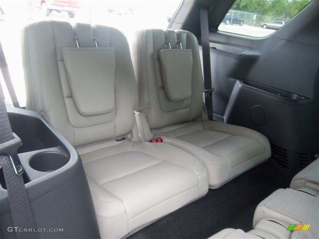 2013 Explorer XLT - Ruby Red Metallic / Medium Light Stone photo #15