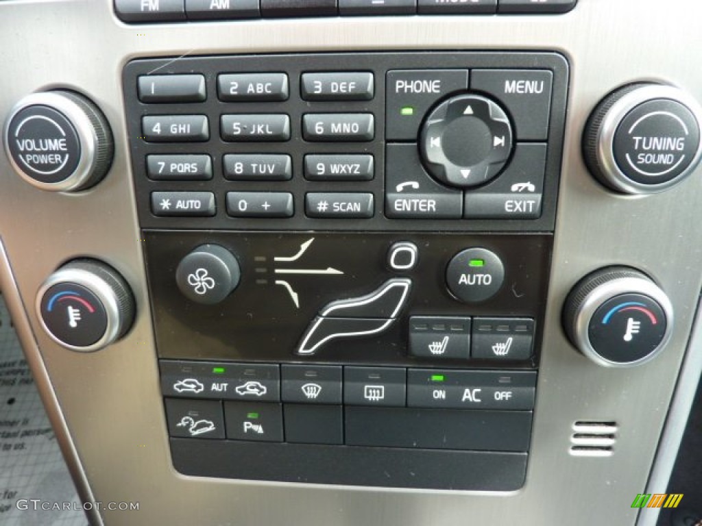 2010 Volvo XC60 3.2 AWD Controls Photo #70980685