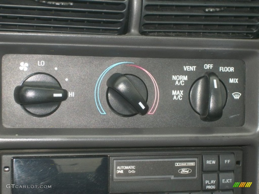 1999 Ford Mustang GT Coupe Controls Photos