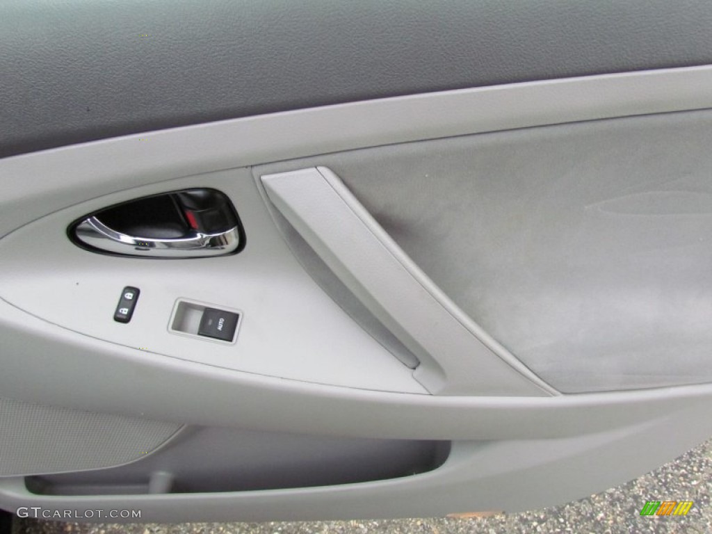 2010 Camry LE - Black / Ash Gray photo #24