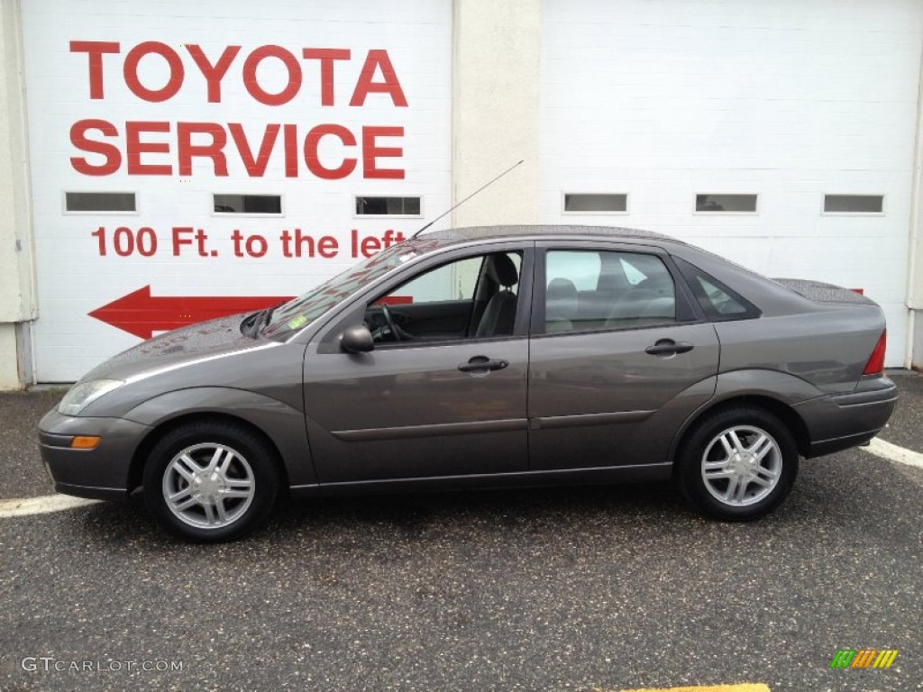 2003 Focus SE Sedan - Liquid Grey Metallic / Medium Graphite photo #3