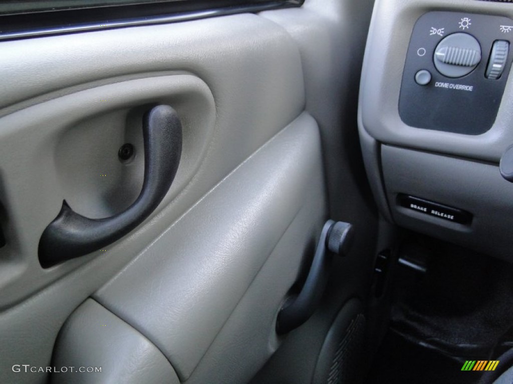 2003 S10 LS Regular Cab - Sandalwood Metallic / Medium Gray photo #14