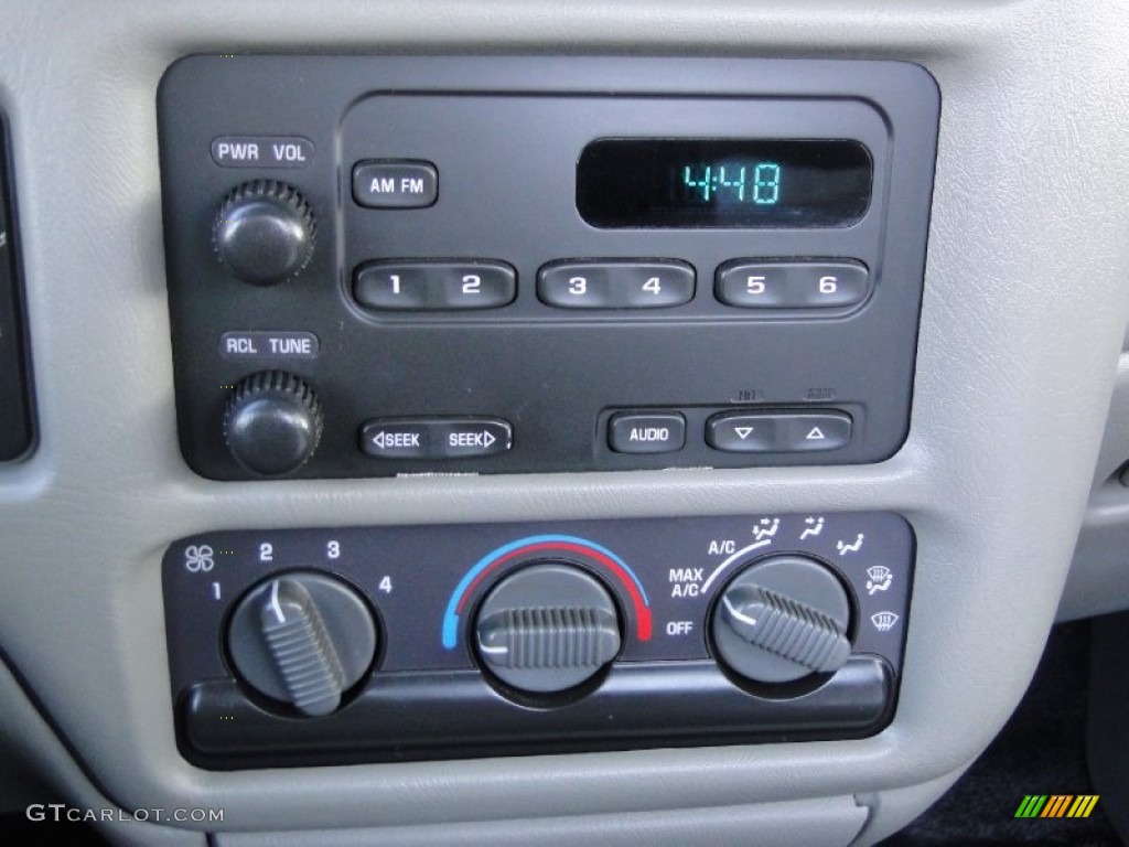 2003 S10 LS Regular Cab - Sandalwood Metallic / Medium Gray photo #18