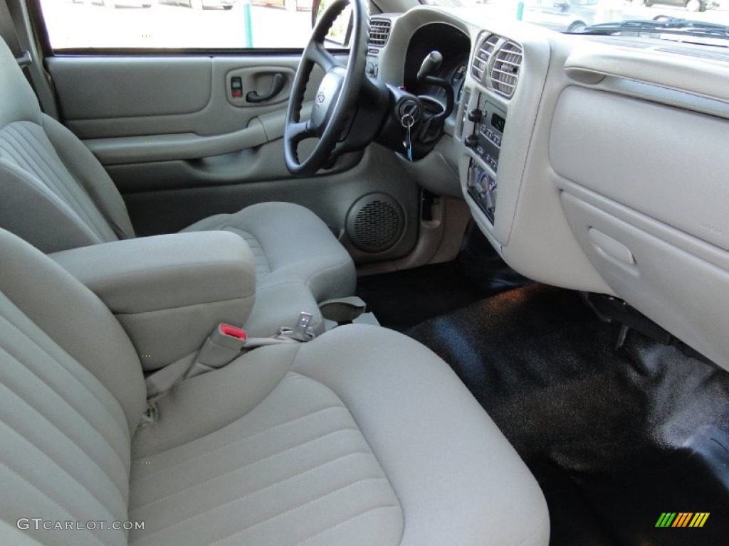 2003 S10 LS Regular Cab - Sandalwood Metallic / Medium Gray photo #20