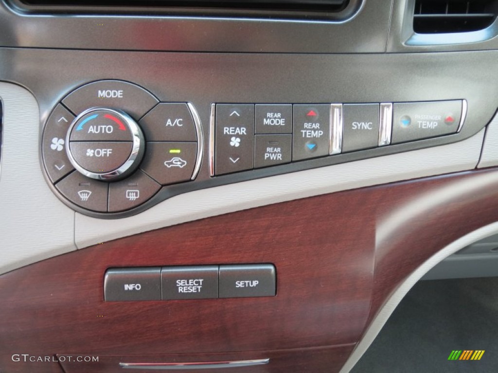 2013 Toyota Sienna XLE Controls Photo #70991248