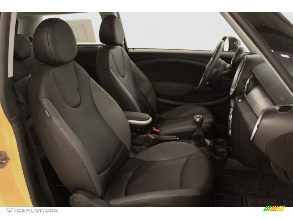 Black/Grey Interior 2009 Mini Cooper Hardtop Photo #70993468