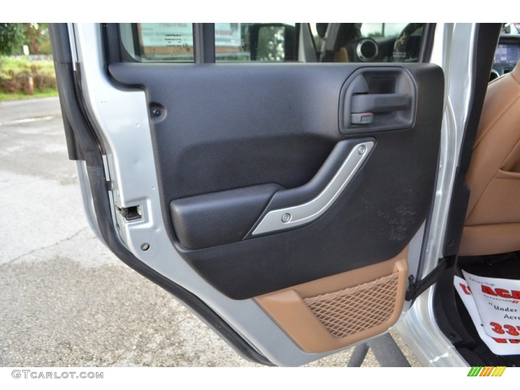 2011 Jeep Wrangler Unlimited Rubicon 4x4 Black/Dark Saddle Door Panel Photo #71000605