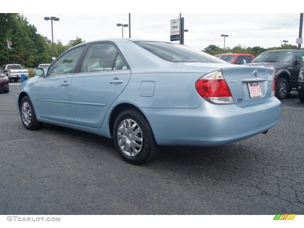 2006 Camry LE - Sky Blue Pearl / Dark Charcoal photo #31