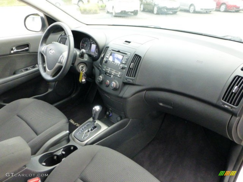 2009 Elantra Touring - Quicksilver / Black photo #11
