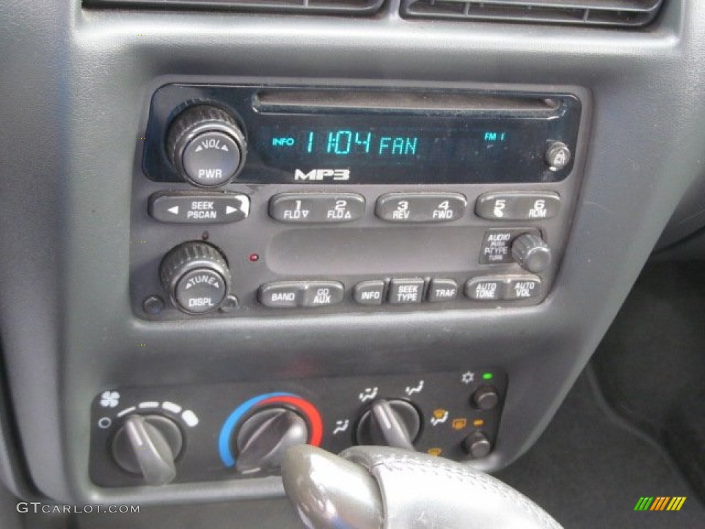 2004 Cavalier LS Sport Coupe - Sunburst Orange / Graphite photo #17