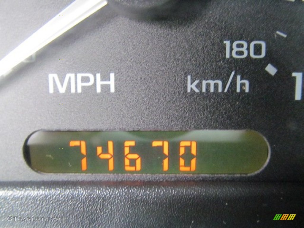 2004 Cavalier LS Sport Coupe - Sunburst Orange / Graphite photo #25