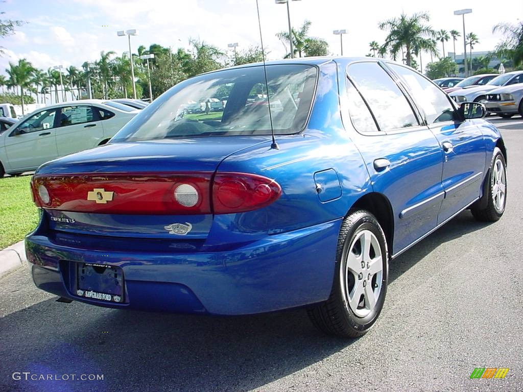 2005 Cavalier LS Sedan - Arrival Blue Metallic / Graphite Gray photo #3
