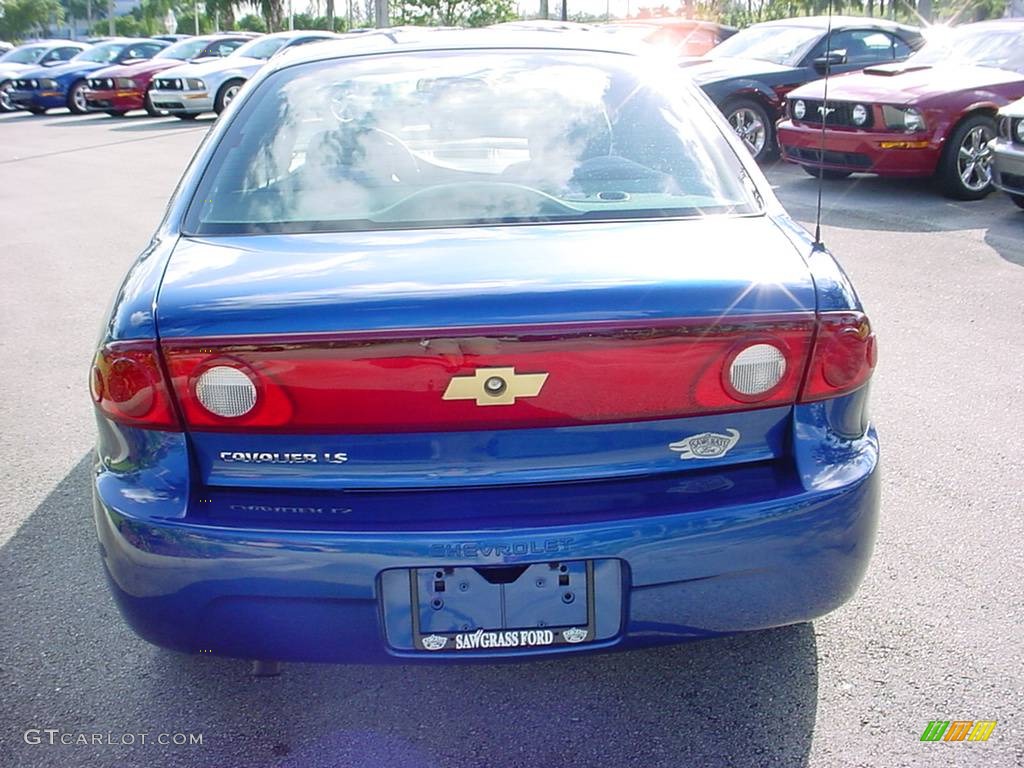 2005 Cavalier LS Sedan - Arrival Blue Metallic / Graphite Gray photo #4