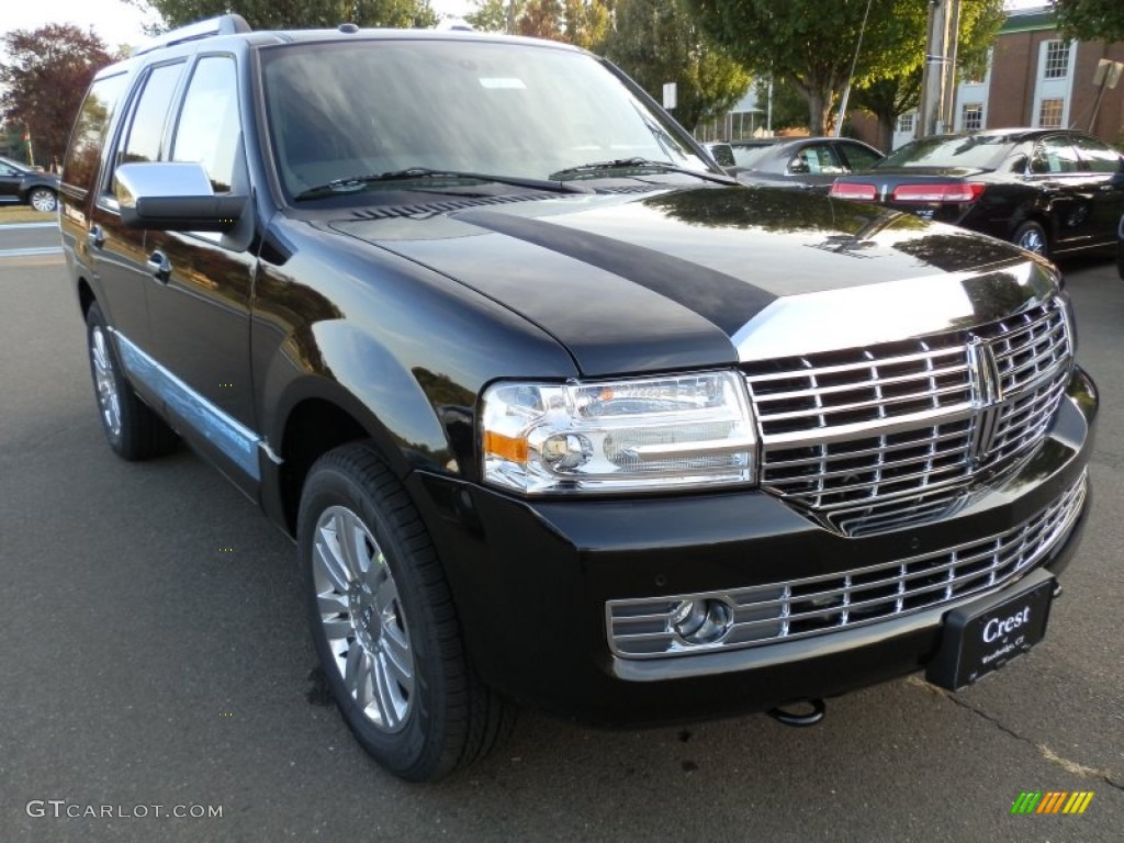 2013 Navigator 4x4 - Tuxedo Black Metallic / Charcoal Black photo #4