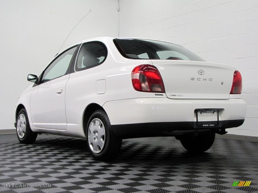 2002 ECHO Sedan - Polar White / Shadow Gray photo #2