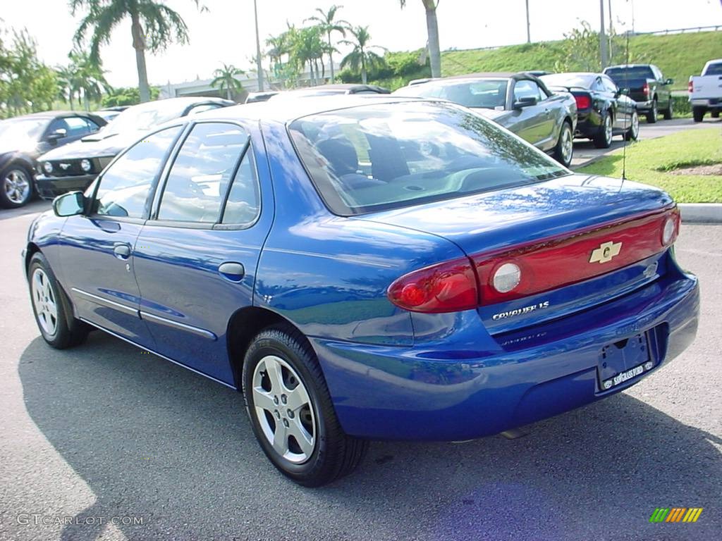 2005 Cavalier LS Sedan - Arrival Blue Metallic / Graphite Gray photo #5