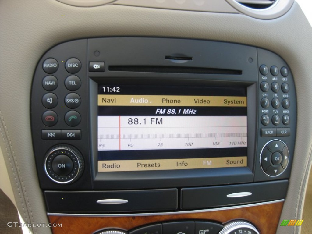 2009 Mercedes-Benz SL 550 Roadster Audio System Photo #71015077