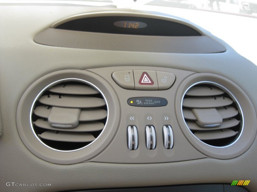 2009 Mercedes-Benz SL 550 Roadster Controls Photo #71015100