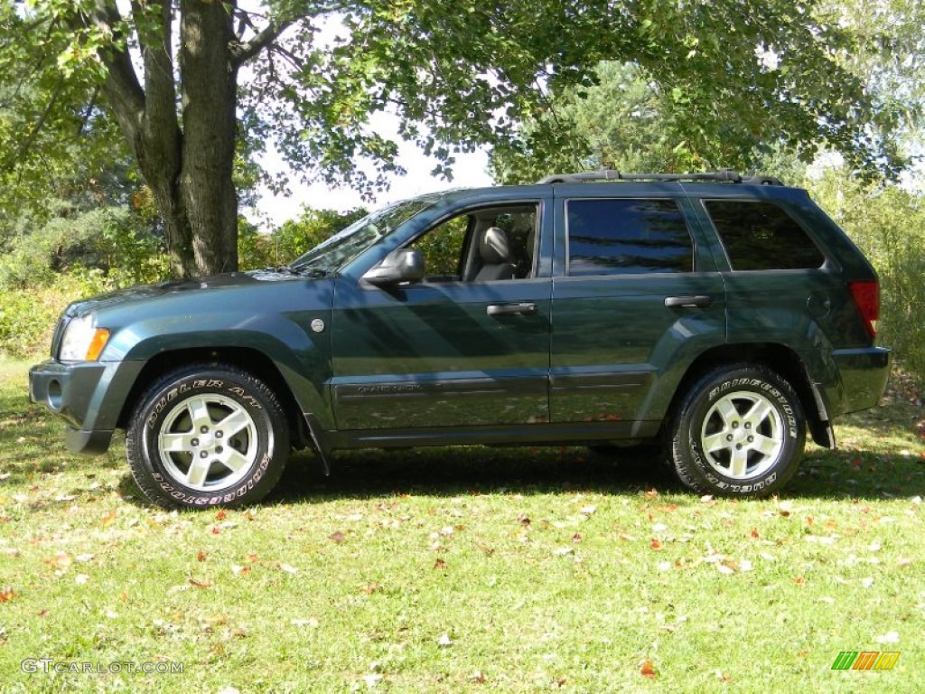 2005 Grand Cherokee Laredo 4x4 - Deep Beryl Green Pearl / Khaki photo #2