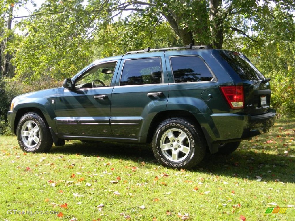 2005 Grand Cherokee Laredo 4x4 - Deep Beryl Green Pearl / Khaki photo #4