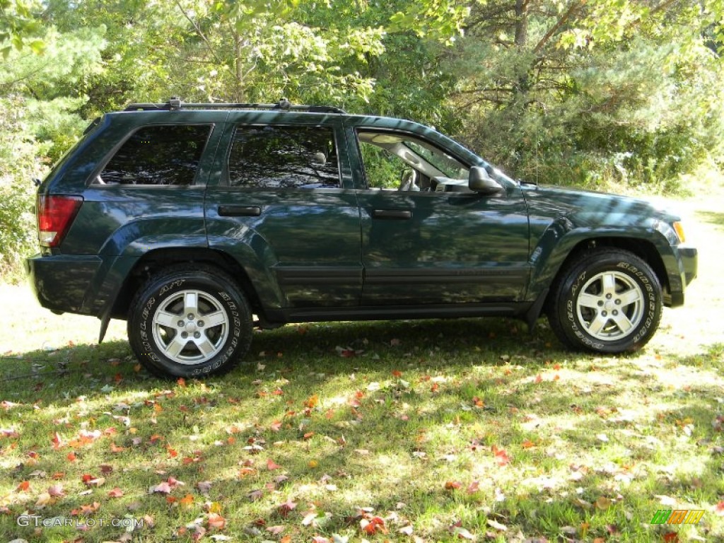 2005 Grand Cherokee Laredo 4x4 - Deep Beryl Green Pearl / Khaki photo #9