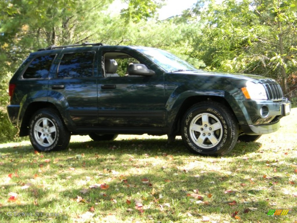 2005 Grand Cherokee Laredo 4x4 - Deep Beryl Green Pearl / Khaki photo #10