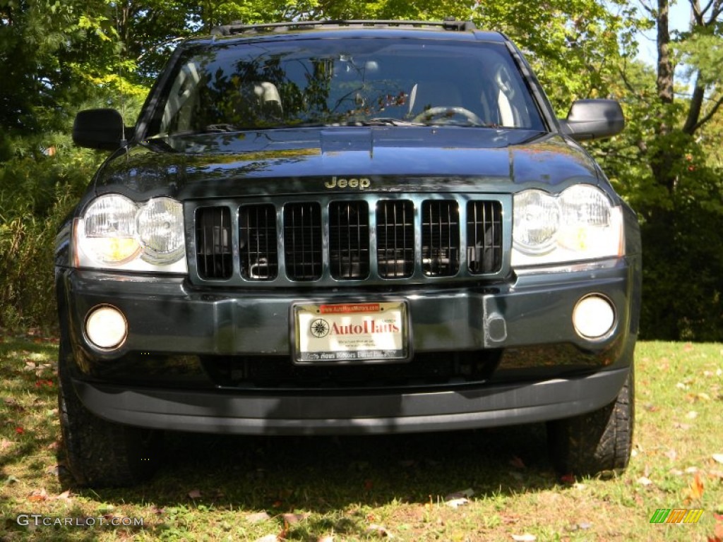 2005 Grand Cherokee Laredo 4x4 - Deep Beryl Green Pearl / Khaki photo #12