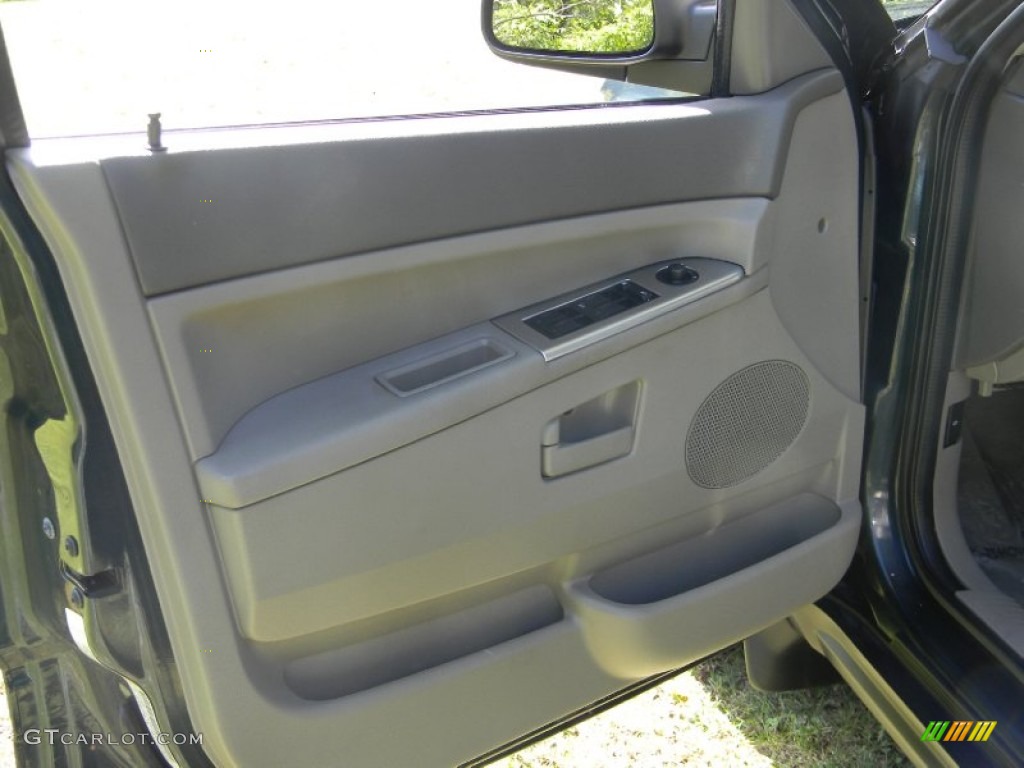2005 Grand Cherokee Laredo 4x4 - Deep Beryl Green Pearl / Khaki photo #15