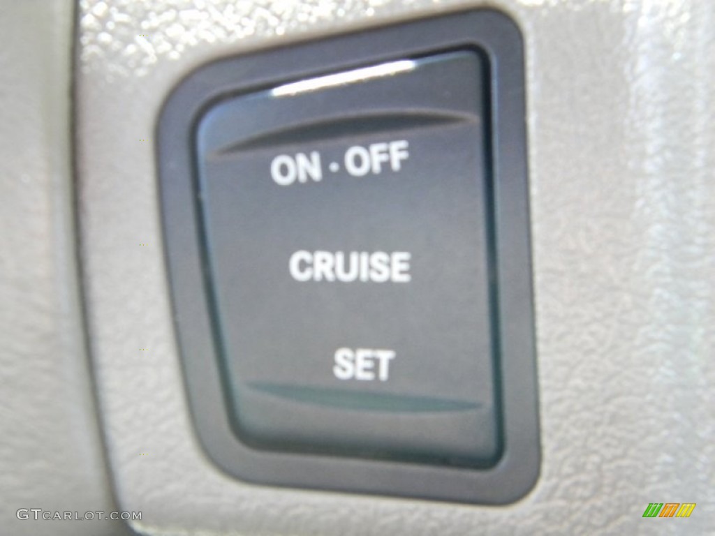 2005 Grand Cherokee Laredo 4x4 - Deep Beryl Green Pearl / Khaki photo #22