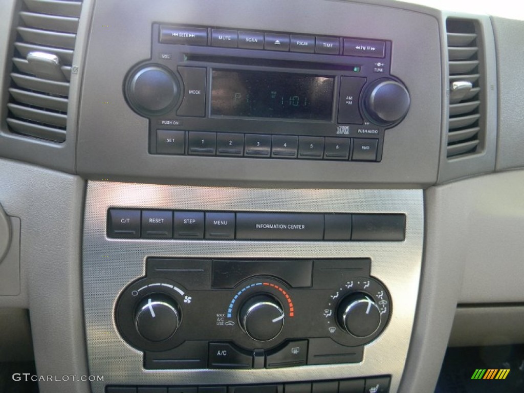 2005 Grand Cherokee Laredo 4x4 - Deep Beryl Green Pearl / Khaki photo #23