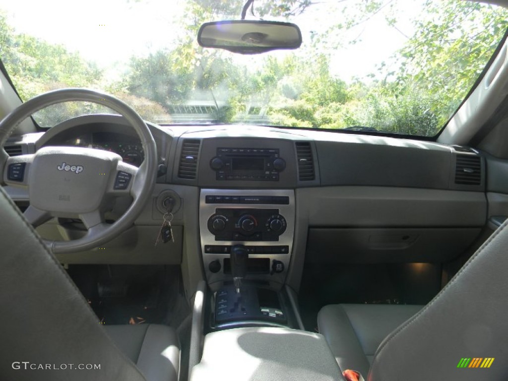 2005 Grand Cherokee Laredo 4x4 - Deep Beryl Green Pearl / Khaki photo #26