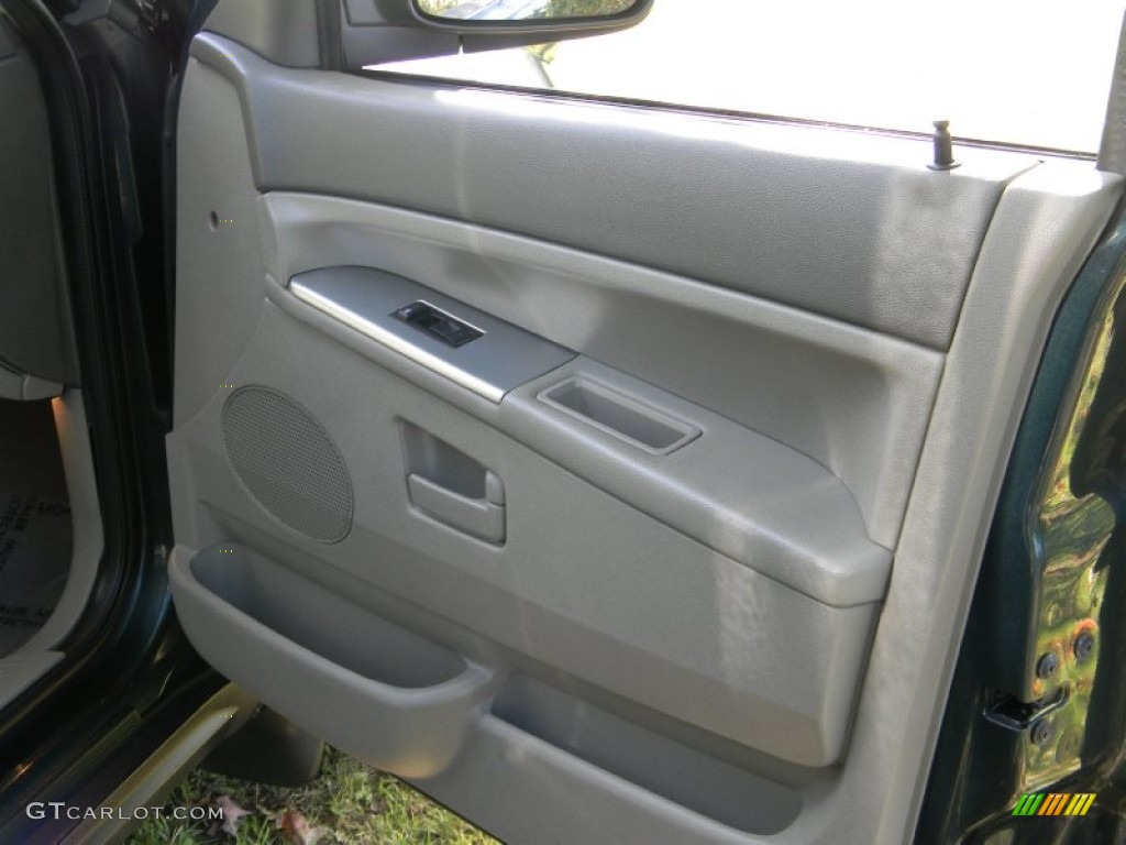 2005 Grand Cherokee Laredo 4x4 - Deep Beryl Green Pearl / Khaki photo #27