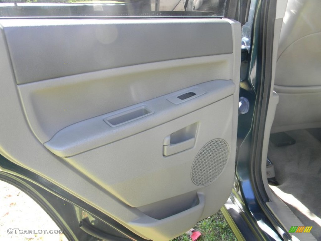 2005 Grand Cherokee Laredo 4x4 - Deep Beryl Green Pearl / Khaki photo #30