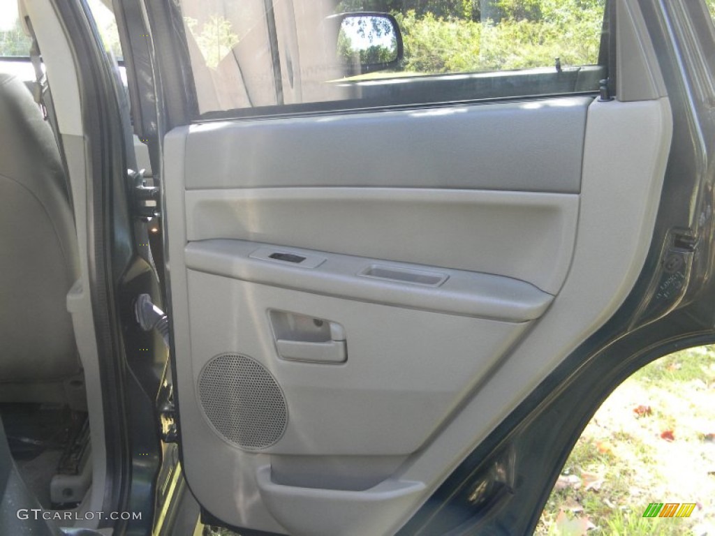 2005 Grand Cherokee Laredo 4x4 - Deep Beryl Green Pearl / Khaki photo #33