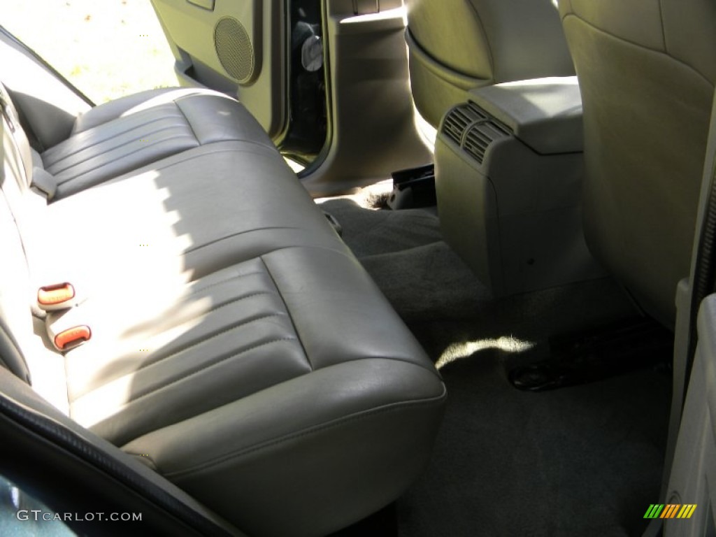 2005 Grand Cherokee Laredo 4x4 - Deep Beryl Green Pearl / Khaki photo #34