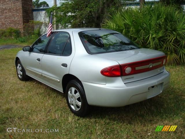 2003 Cavalier Sedan - Ultra Silver Metallic / Graphite Gray photo #4