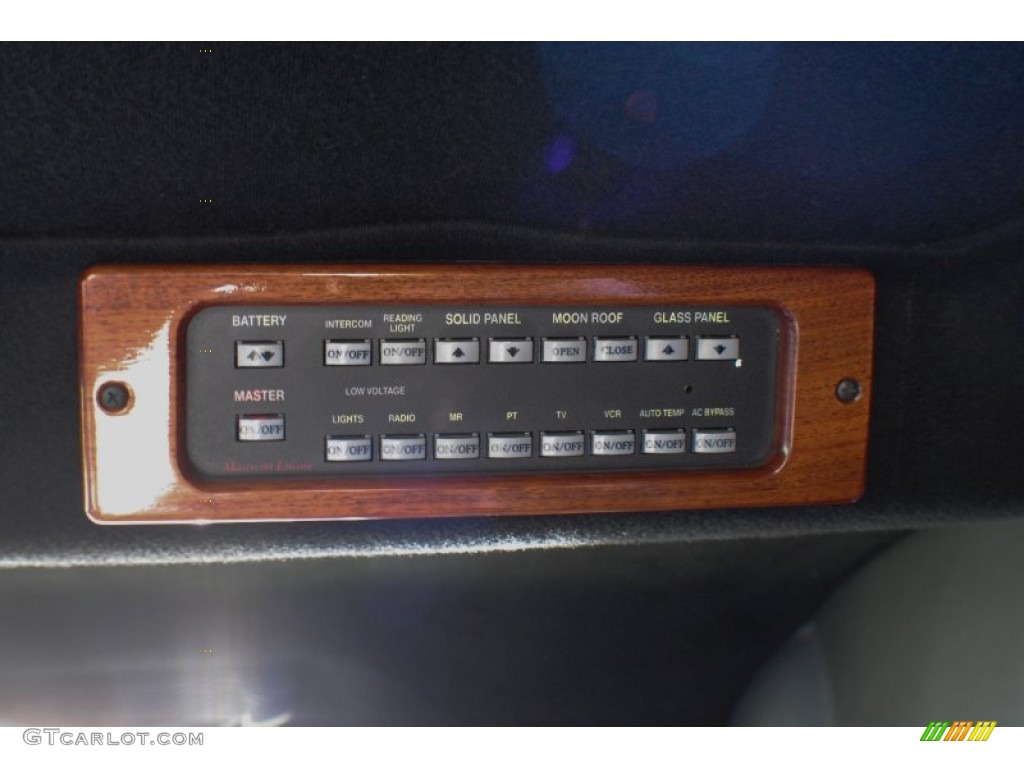 2001 Cadillac DeVille Limousine Controls Photo #71033188