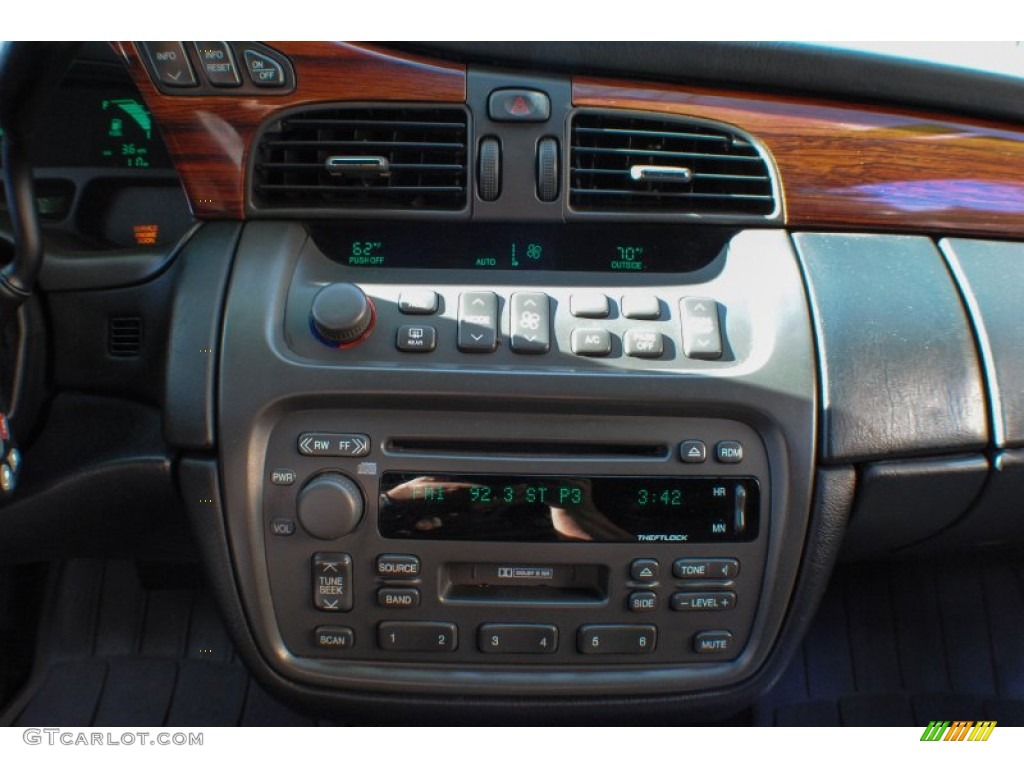 2001 Cadillac DeVille Limousine Controls Photo #71033195