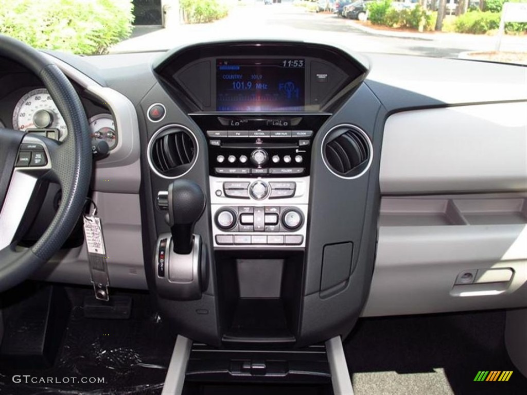 2013 Honda Pilot EX Controls Photos