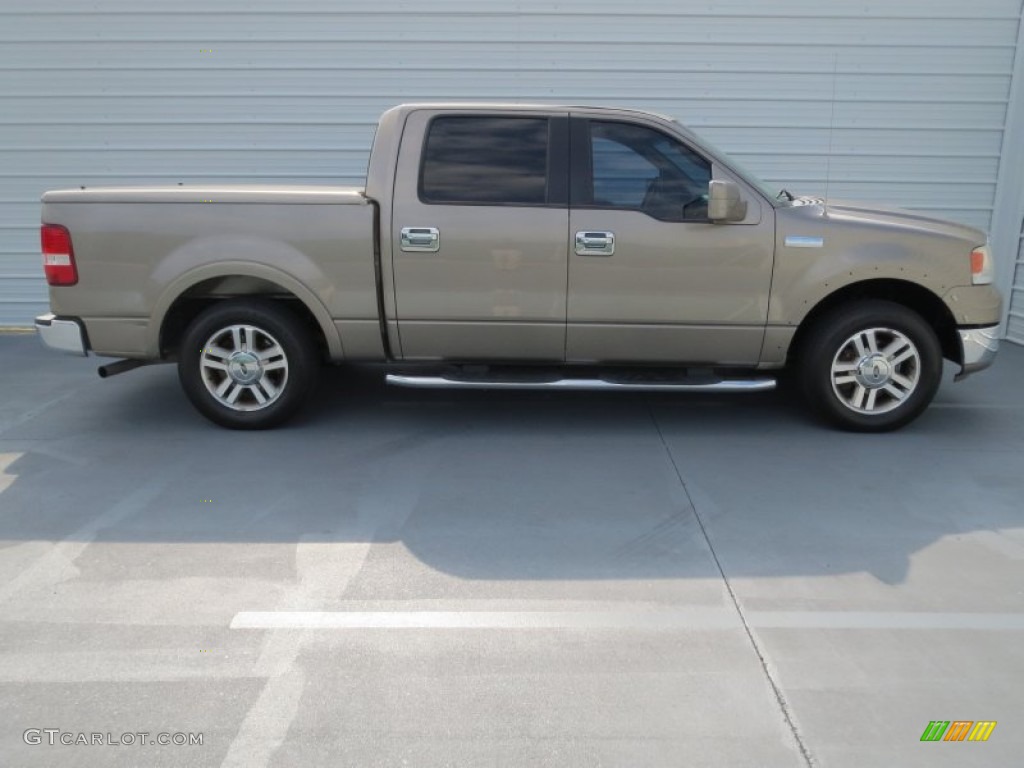 2005 F150 Lariat SuperCrew - Arizona Beige Metallic / Tan photo #2